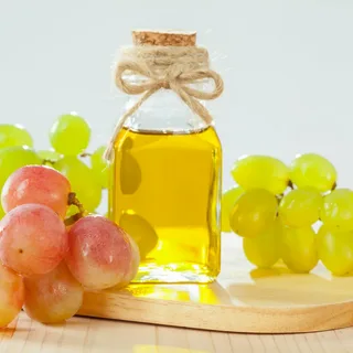 تصویر 3 از خرید روغن دانه انگور  + قیمت فروش استثنایی